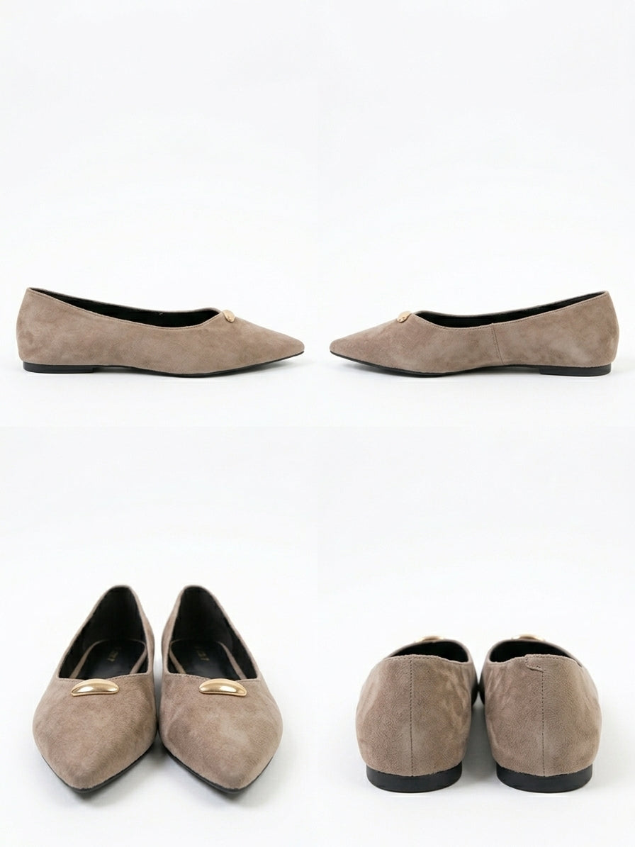 Bailarinas Planas en Antelina Beige con Adorno Dorado