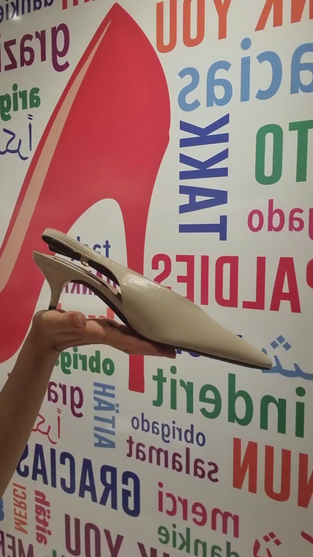 Zapato Destalonado de Charol Beige Crudo con Tacón Sensato (Slingback)