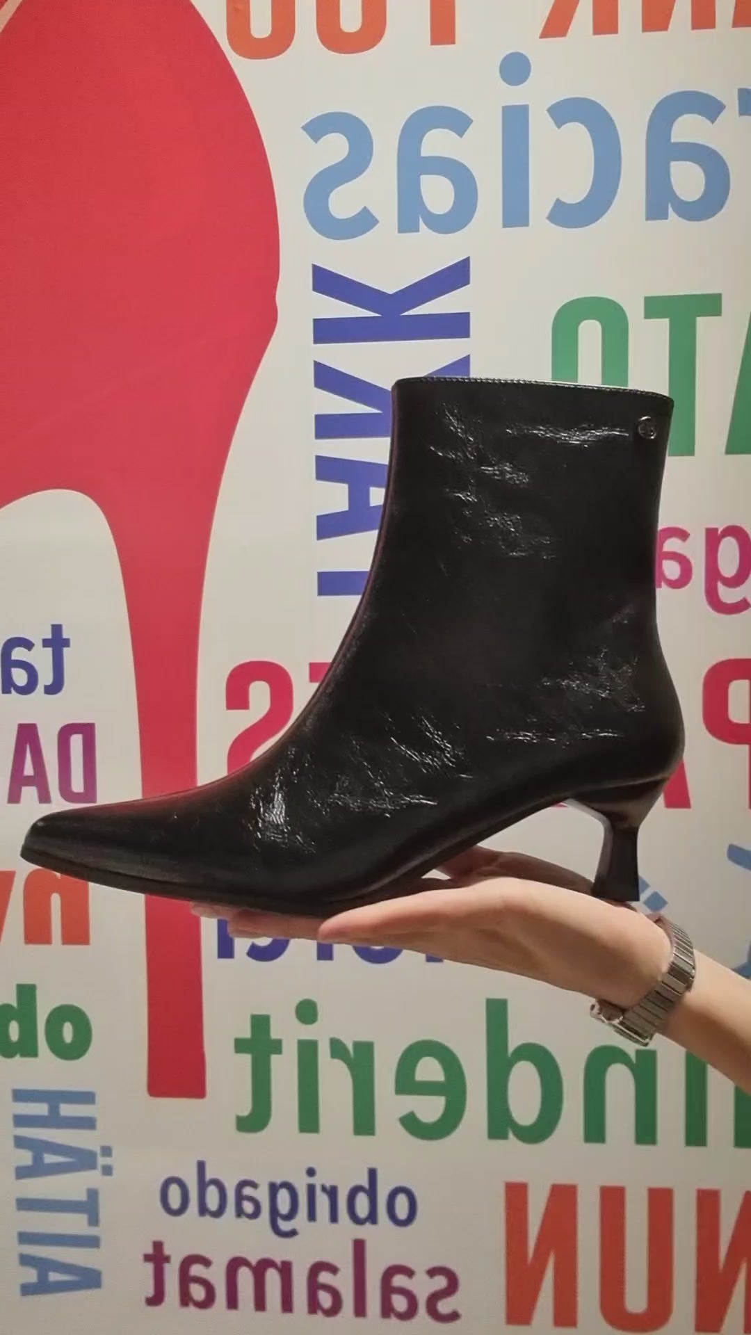 Botines Negros de Piel Arrugada con Tacón Insensato y Puntera Afilada